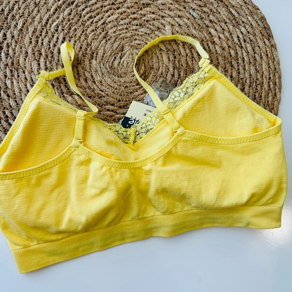 Coobie// Seamless Stretch Scoopneck Bralette One Size 🍋 - Picture 5 of 6